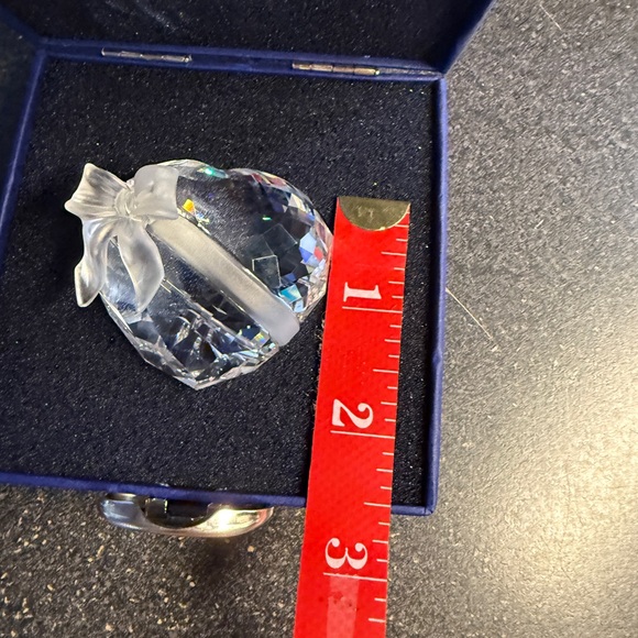 💝 Stunning Swarovski Clear Crystal Heart Figurine with Frosted Bow. 2 inches. - Picture 9 of 9